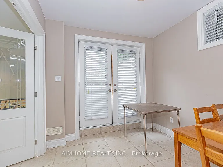 395 Princess Ave — Photo 28