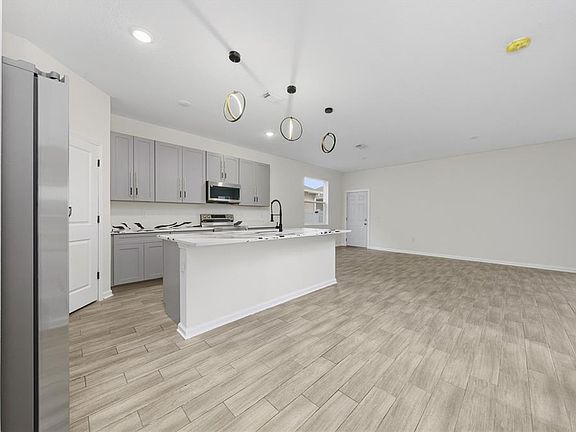3rd image of 6404 Sprucepine Ln