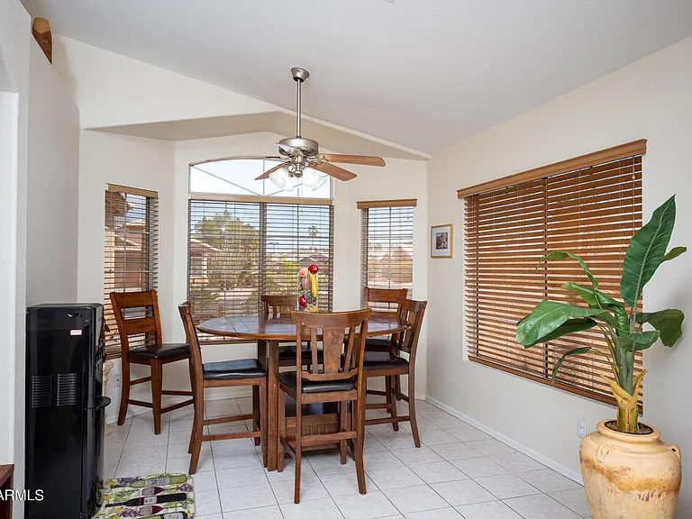 707 W Baylor Ln — Photo 6