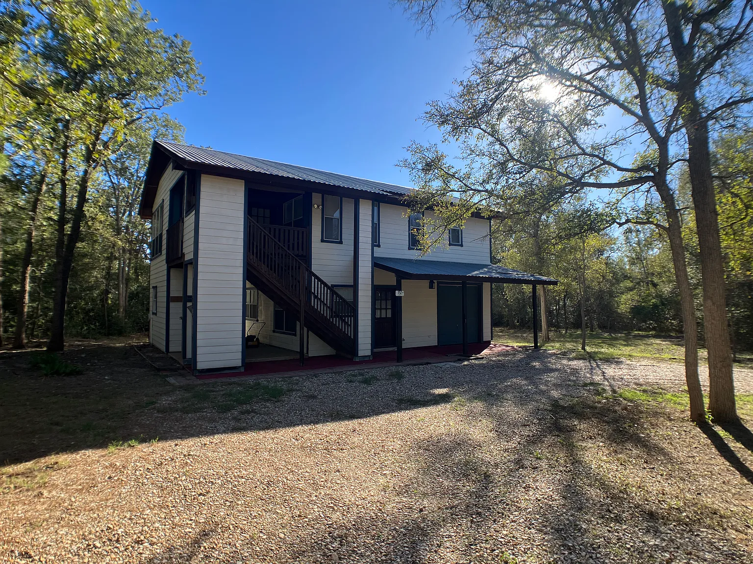 3 bed, 2000 sqft, $2,045 — Photo 2