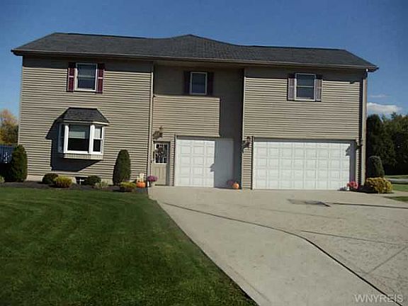 3rd image of 39 Rolling Woods Ln