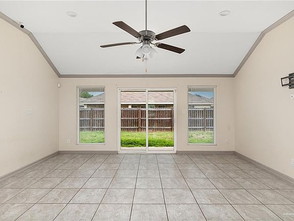 4th image of 2205 Primrose Dr
