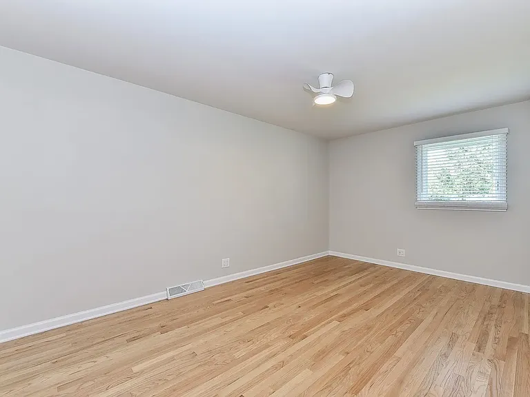 5S480 Campbell Dr — Photo 12