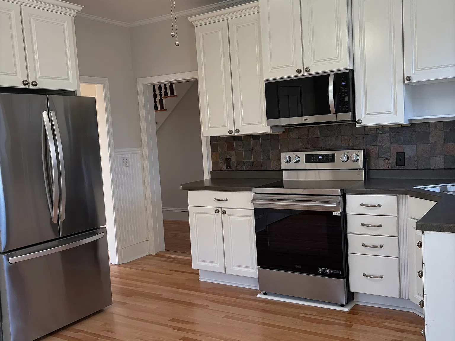 3 bed, 2000 sqft, $3,200 — Photo 3