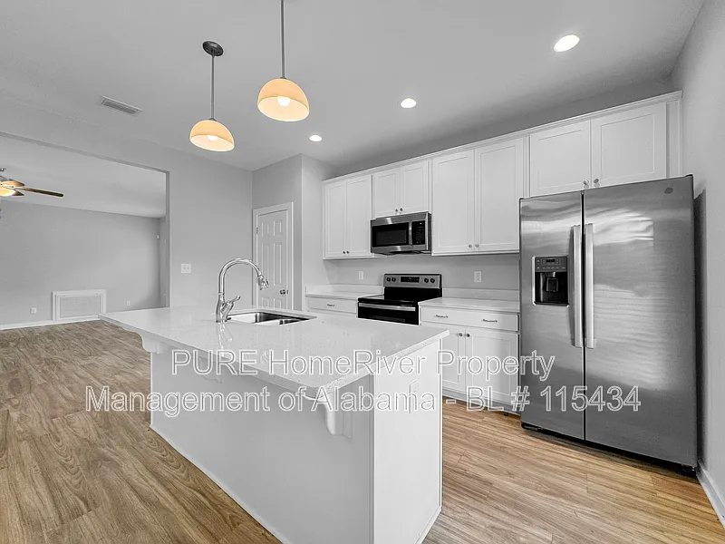 3 bed, 2.0 bath, 1800 sqft, $1,875 — Photo 2