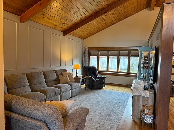 4th image of 3621 Robin Rd