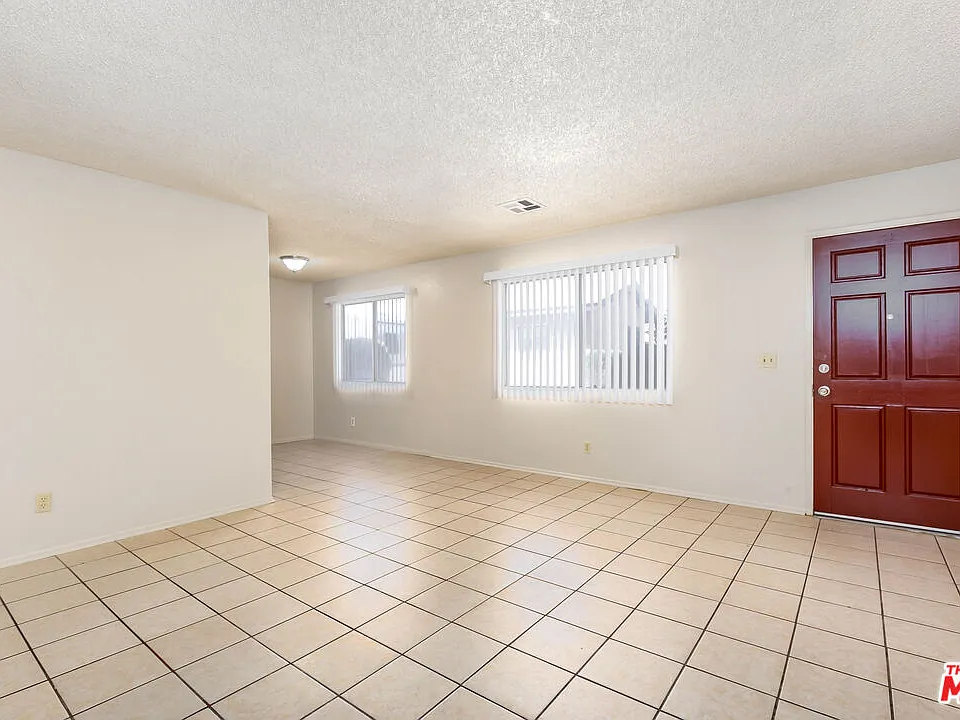 550 E Avenue H14