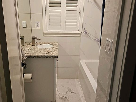 4th image of 307 E 14th St