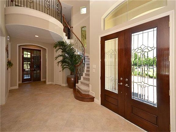 Dramatic 2 story entry.