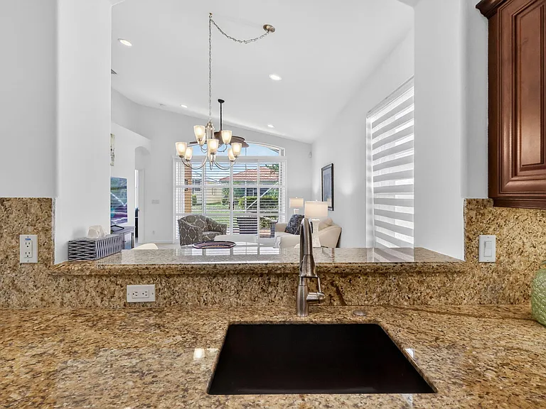 7116 Cataluna Cir — Photo 16