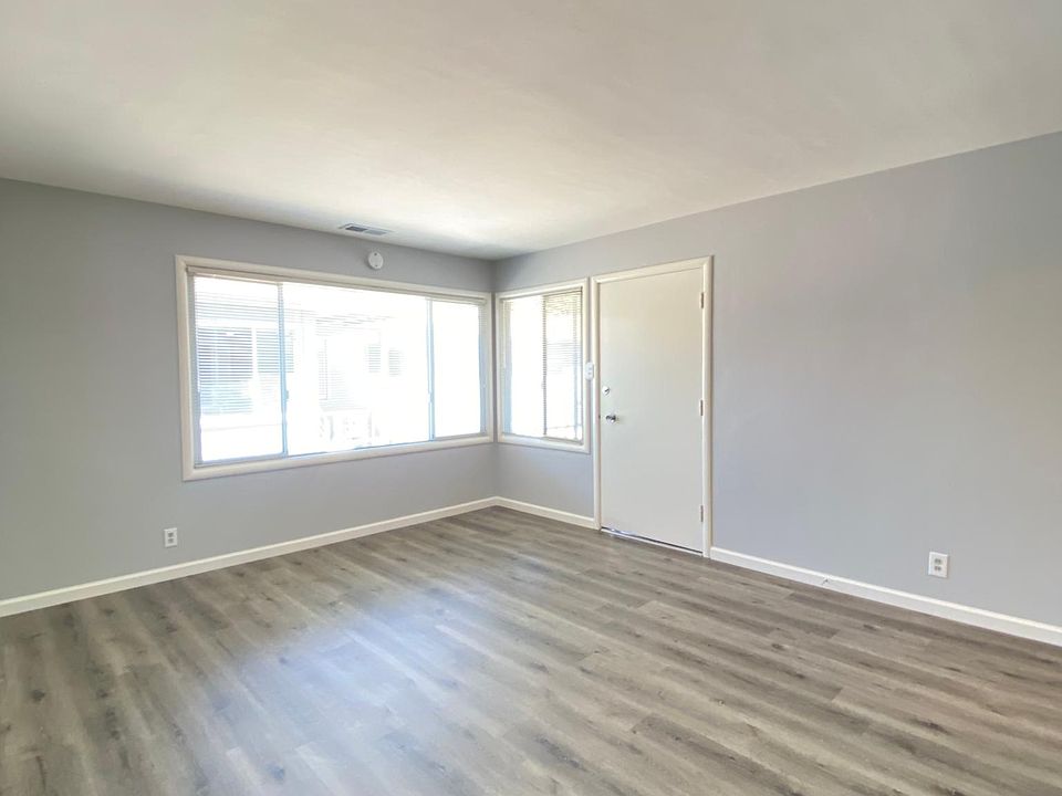1st image of 170 Bonita Ave