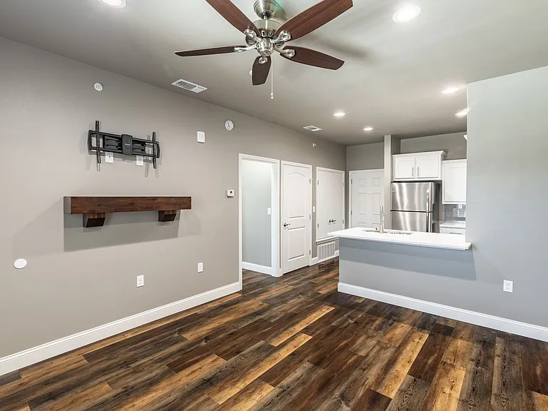 2409 Bois D Arc St — Photo 9
