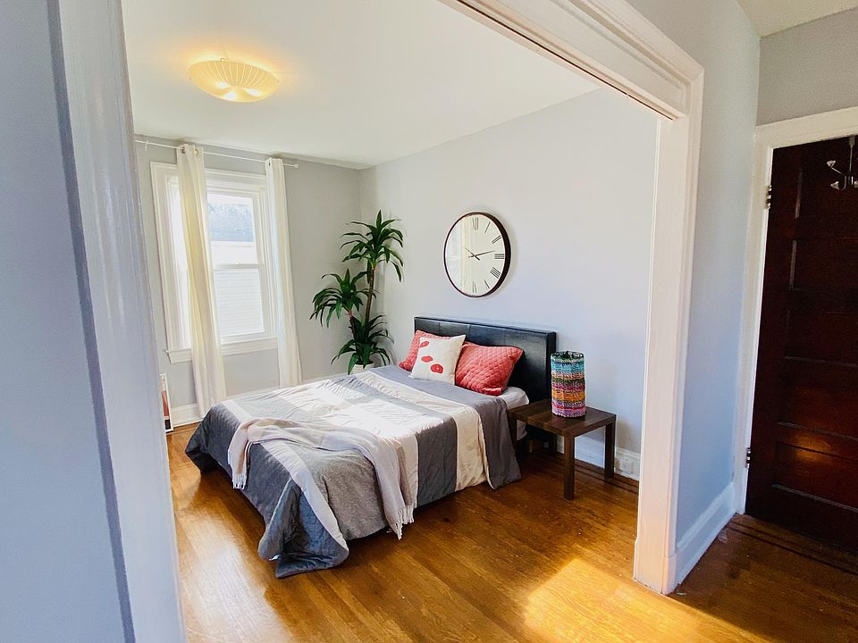 Large bedroom/living area, furniture optional