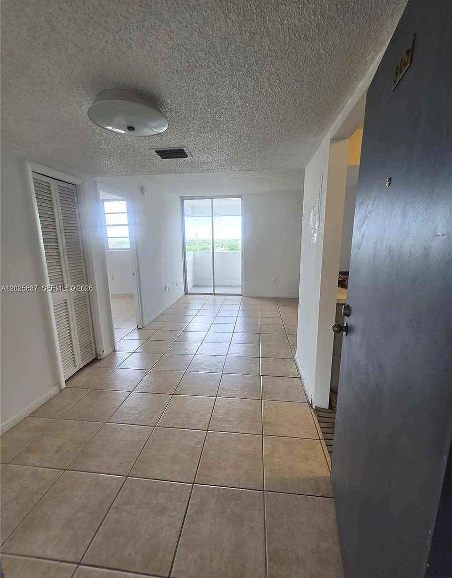 5050 Condo — Photo 3