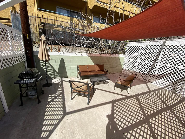 11153 Morrison St — Photo 47