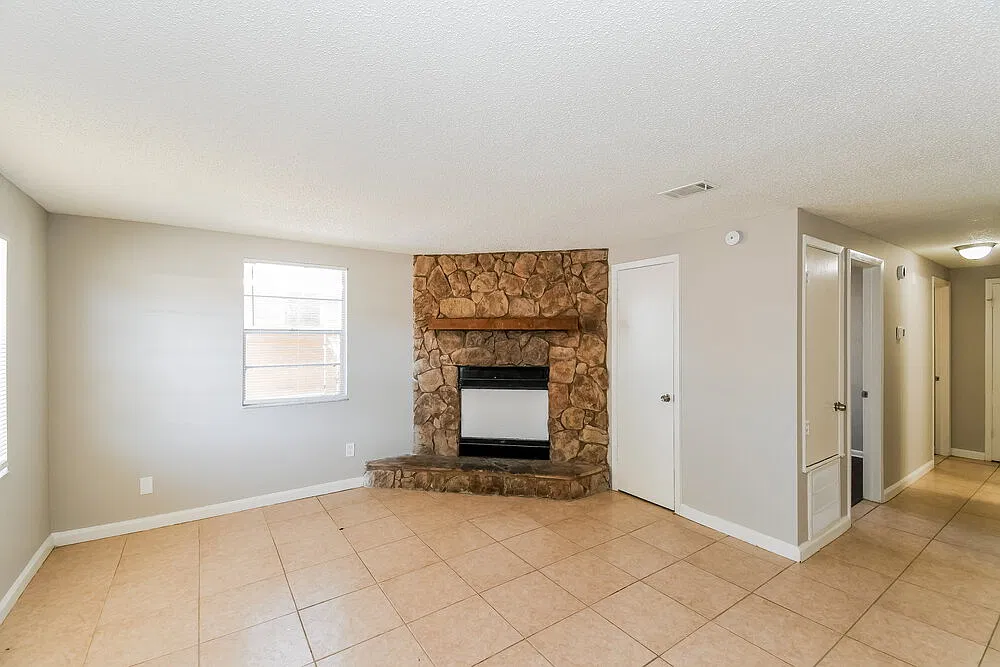 3 bed, 2.0 bath, 980 sqft, $1,435 — Photo 4