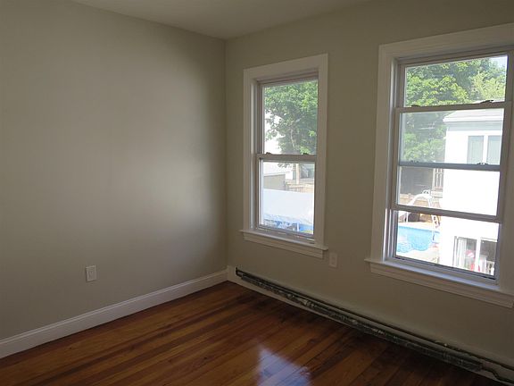 4th image of 55 Marion St