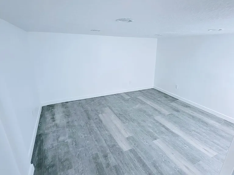 184 W Center St #B — Photo 8