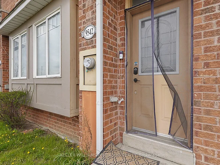 9542 Sheppard Ave E — Photo 3
