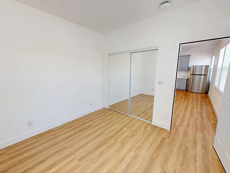 521 W Macarthur Blvd #10 — Photo 10