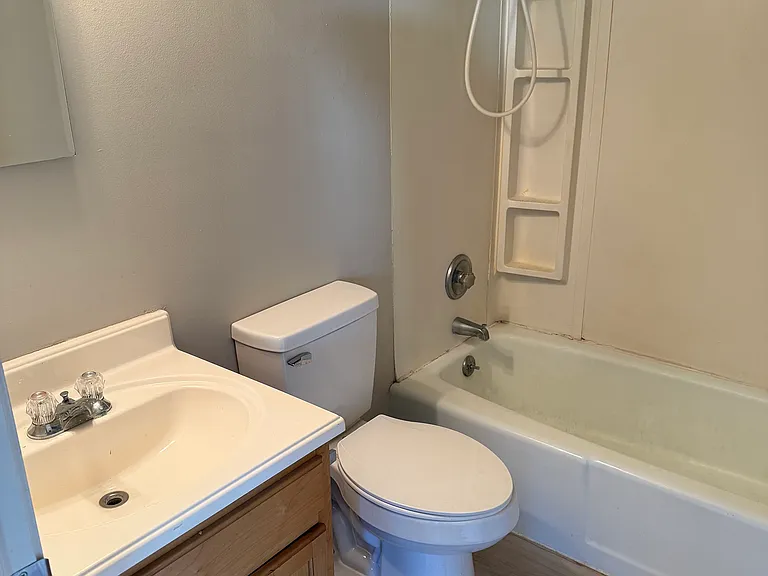 1416 E 5th St #5 — Photo 2