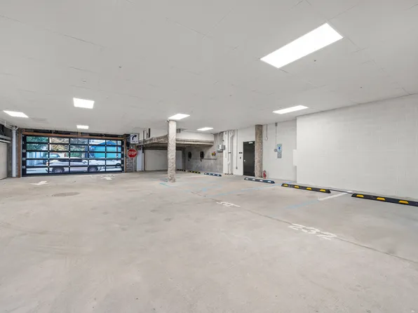 17 Avenue East image 41 of 57