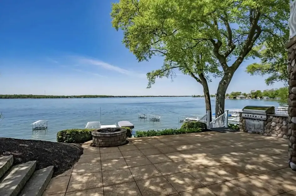 6 bed, 4400 sqft, $2,750 — Photo 2