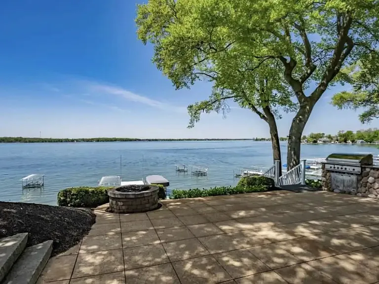 11137 NE Wawasee Dr — Photo 2