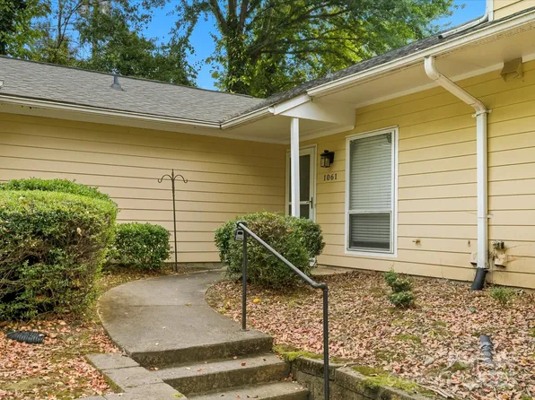 1061 Sardis Cove Dr, Charlotte, NC 28270