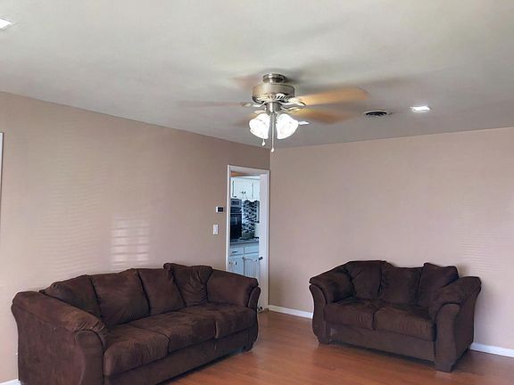 4th image of 418 Bruce Ave