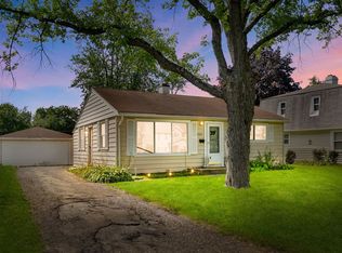 2703 Campbell St, Rolling Meadows, IL 60008