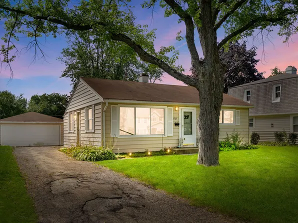 2703 Campbell St, Rolling Meadows, IL 60008