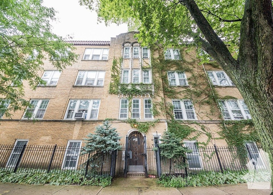1st image of 1711 W Belle Plaine Ave #2S