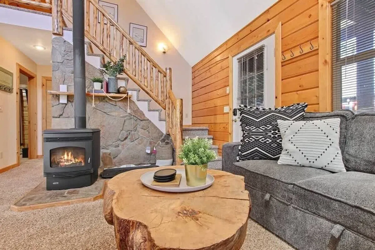 2 bed, 1.0 bath, $5,939 — Photo 3