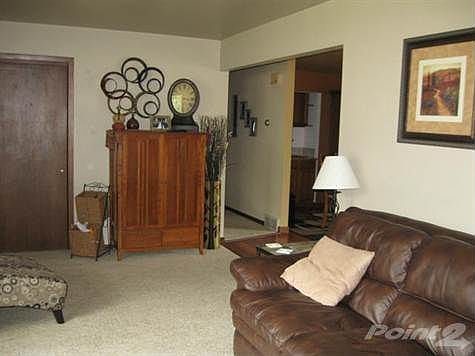 620E15thLivingRoomView2