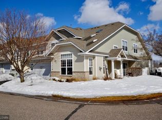 440 Hickory Ln N, Oakdale, MN 55128