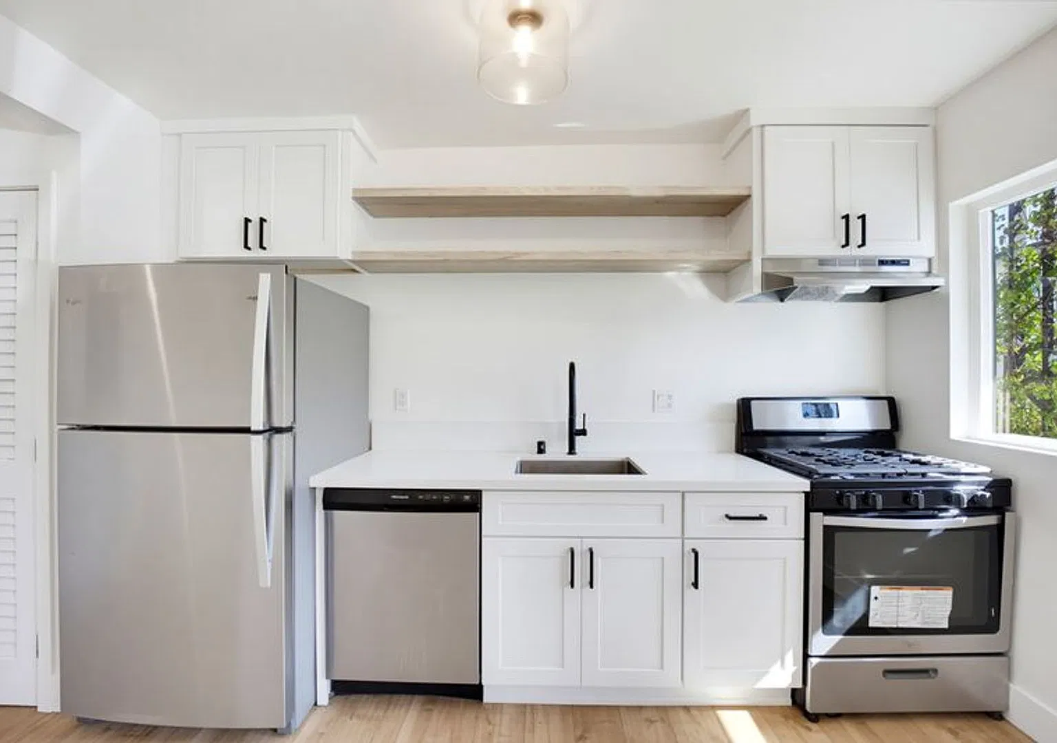 Echo Lake Apartments — Photo 2