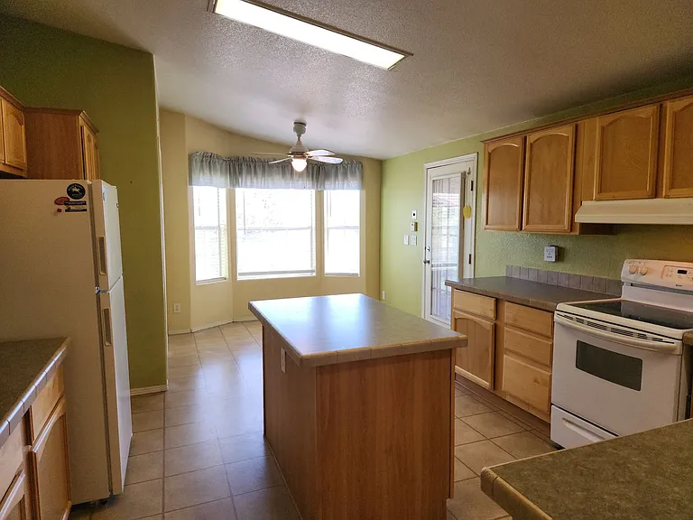 600 N Spruce Cir — Photo 6