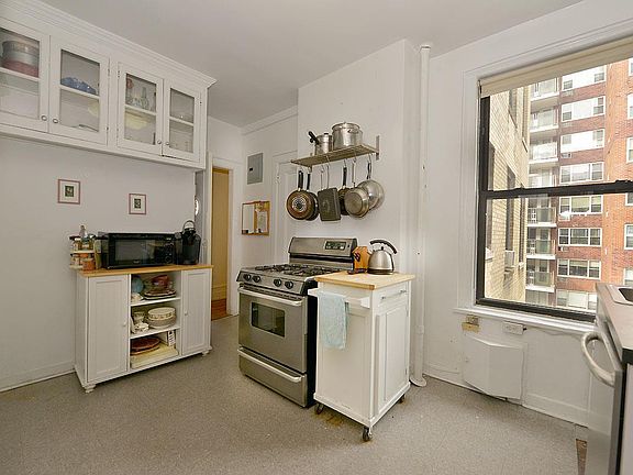 4th image of 160 W 95th St APT 8C