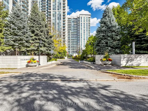 35 Bales Ave #916, Toronto, ON M2N 7L7