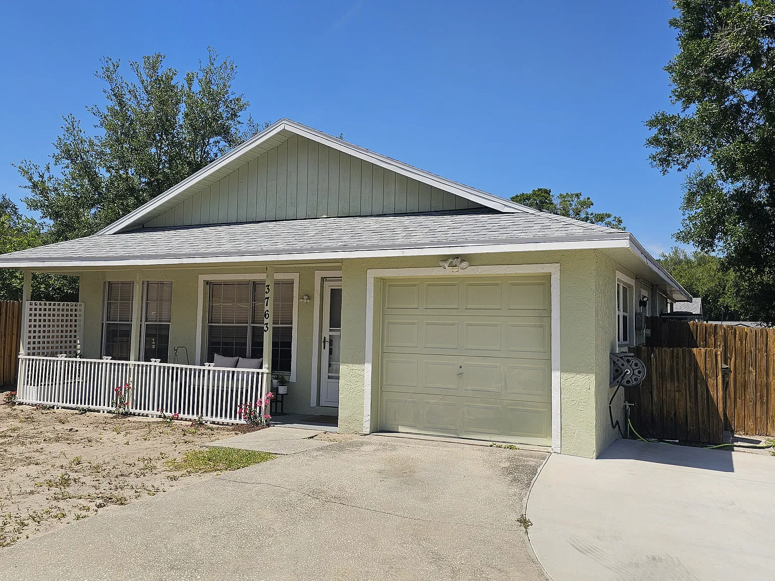 3 bed, 1060 sqft, $2,000 — Photo 2