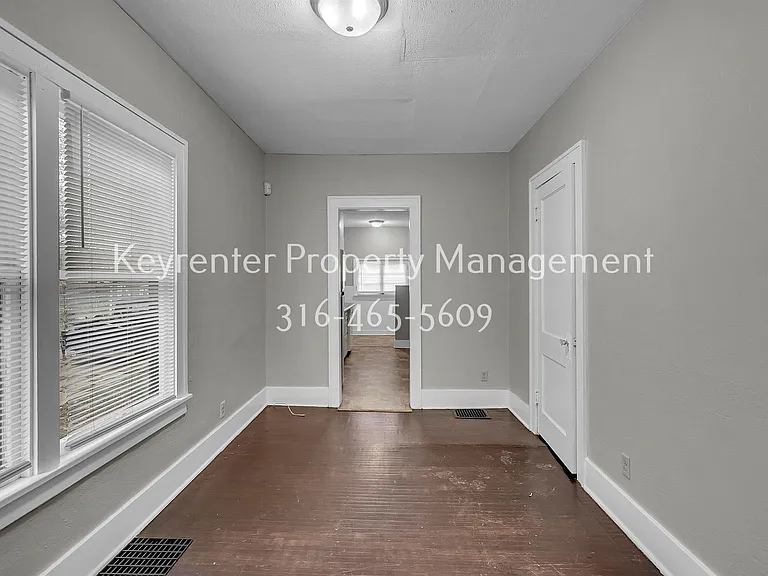 144 S Green St — Photo 7