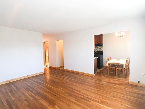 5th image of 43-27 Astoria Blvd N #4