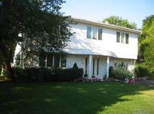 2 Glatter Ln, South Setauket, NY 11720