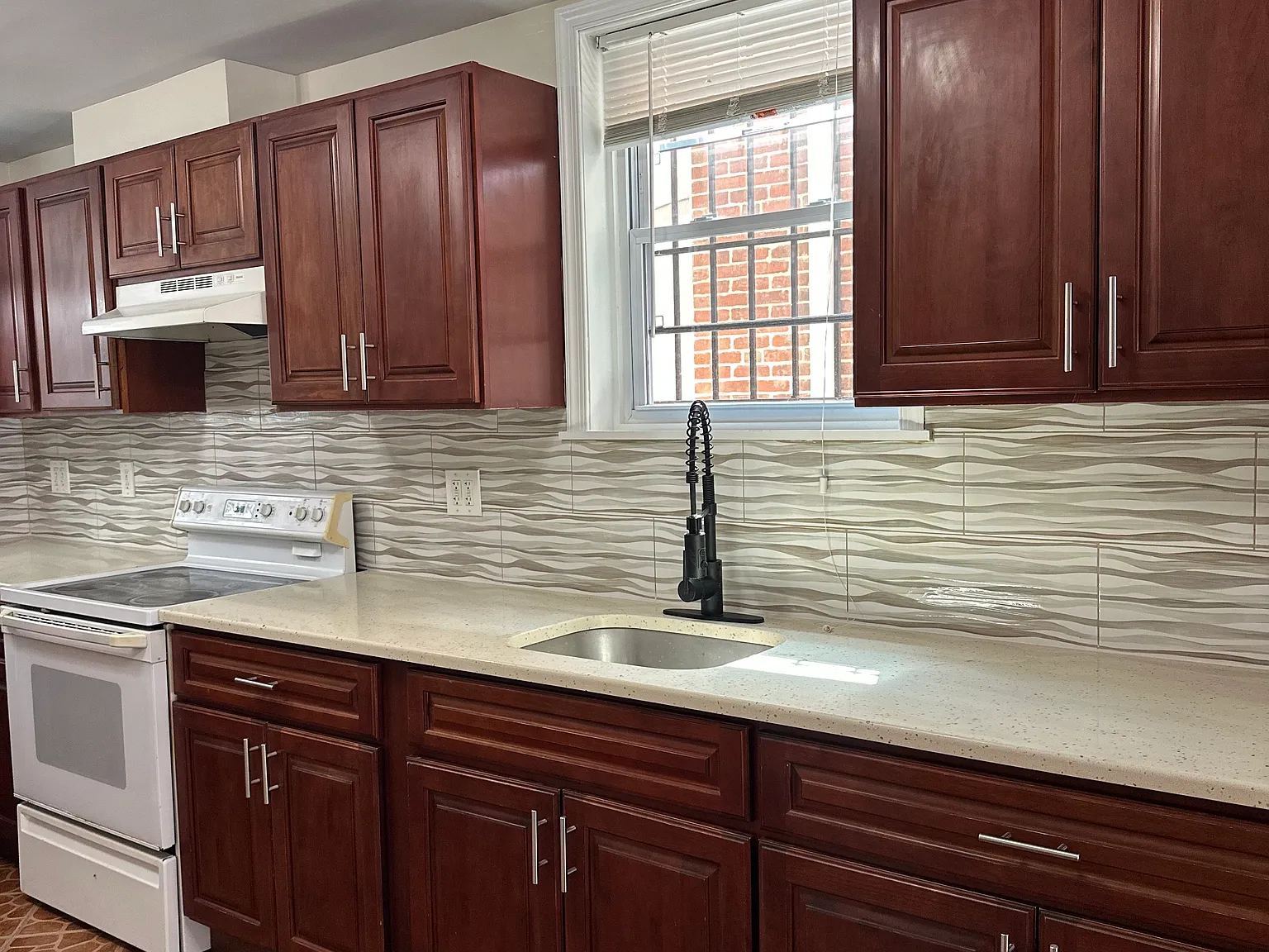 3 bed, 1.5 bath, 1210 sqft, $1,600 — Photo 3