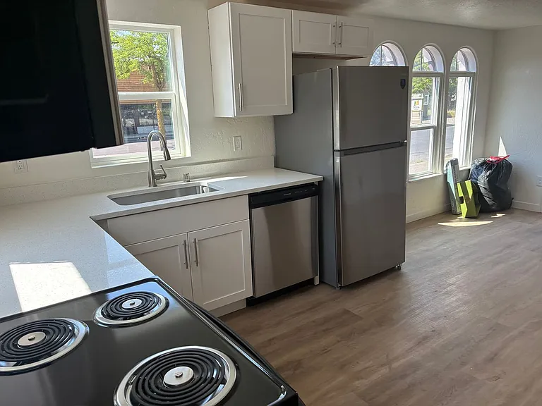520 W Garland Ave — Photo 8