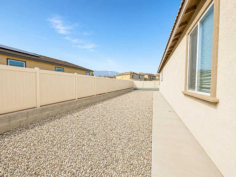 1460 Hummingbird Way — Photo 3