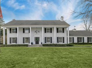 1711 E Fox Ln, Fox Pt, WI 53217