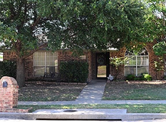 2nd image of 1027 Roundrock Dr