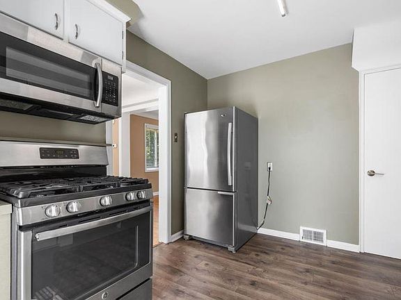 5th image of 2726 Glenview Ave